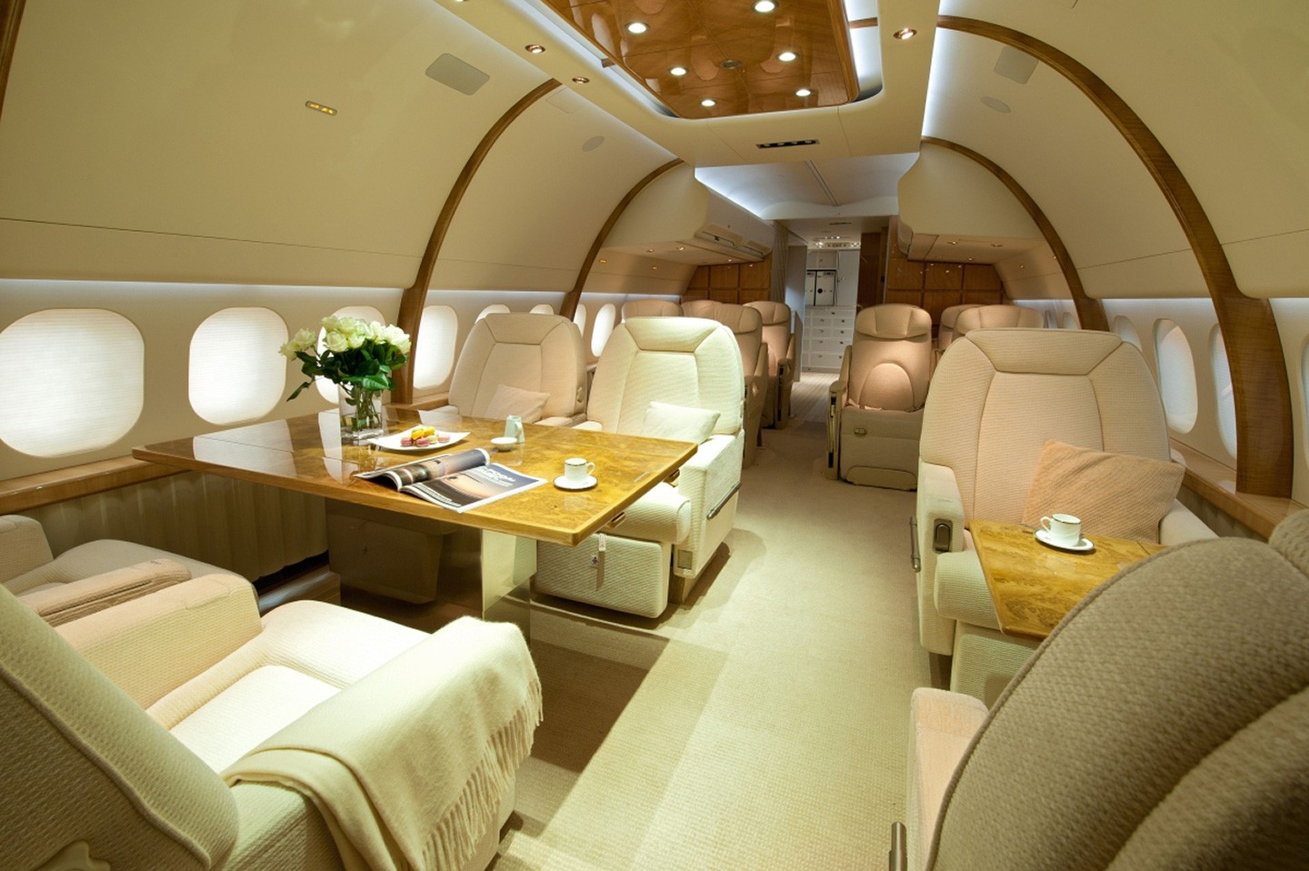 Image of HERO IMAGE Optimized Bright Jet Interior