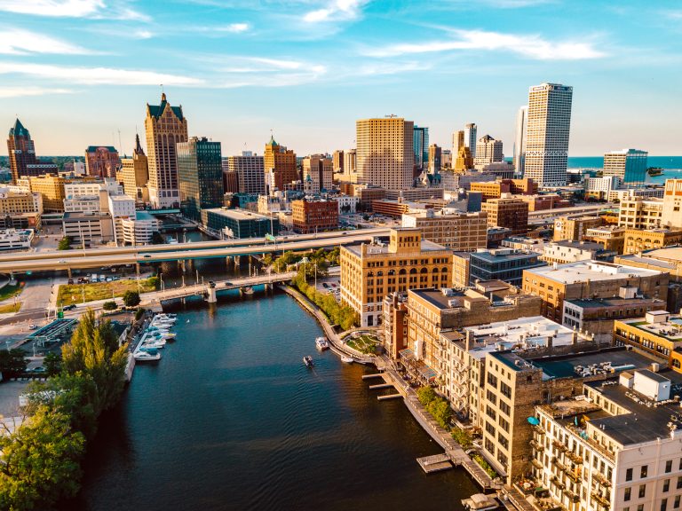 Milwaukee Private Jet Flights